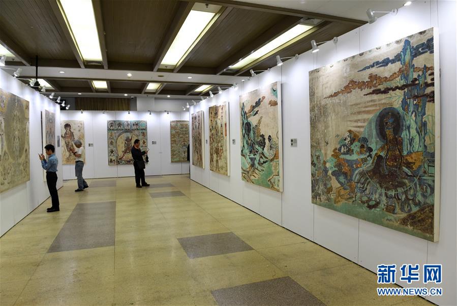 “敦煌壁畫藝術精品高校公益巡展”走進南京東南大學