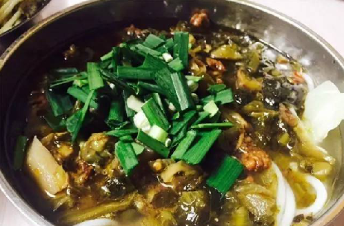 【食在重慶標題摘要】買張兩塊錢的票沿著重慶軌道一號線 逛吃逛吃