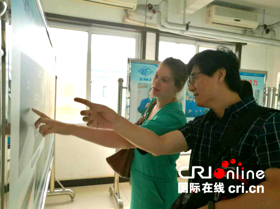 【風景這邊獨好】印度籍記者:看了鄭煤機生産線 相信“中國製造”水準(頁面標題:拍攝液壓支架) 【風景這邊獨好】印度籍記者:看了鄭煤機生産線 相信“中國製造”水準(頁面標題:拍攝液壓支架)