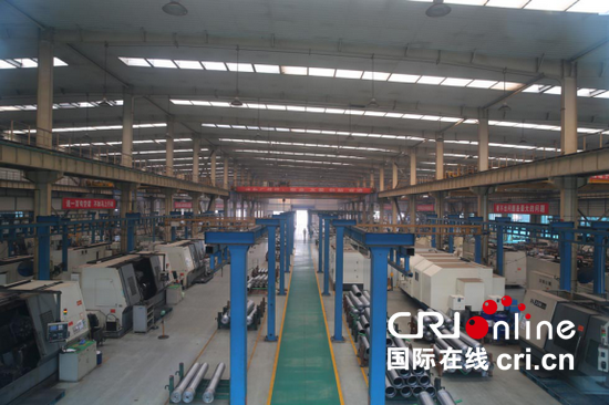 【風景這邊獨好】印度籍記者:看了鄭煤機生産線 相信“中國製造”水準(頁面標題:拍攝液壓支架) 【風景這邊獨好】印度籍記者:看了鄭煤機生産線 相信“中國製造”水準(頁面標題:拍攝液壓支架)