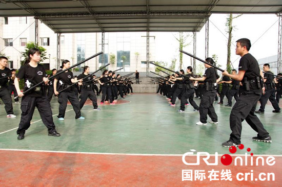 已過審【CRI專稿列表】重慶舉行“走進警營·戰訓印象”警民互動體驗活動