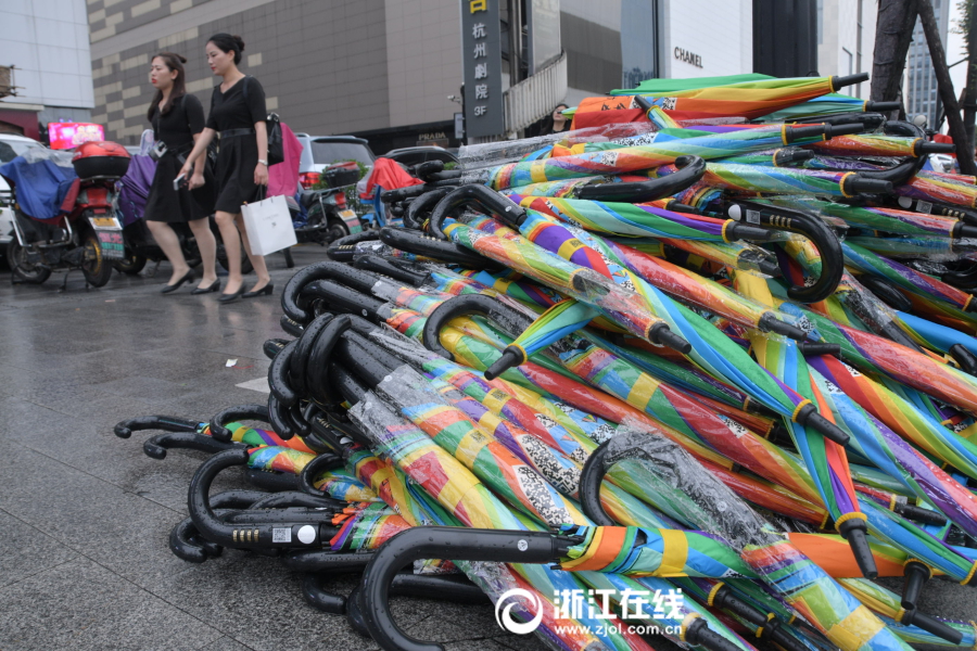 5萬把共享雨傘現身杭城街頭