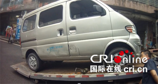 已過審【法制安全】路怒族動手傷人，聽見報警全棄車逃跑【區縣聯動】【巴南】巴南：路怒族動手傷人，聽見報警全棄車逃跑【區縣聯動】路怒族動手傷人，聽見報警全棄車逃跑