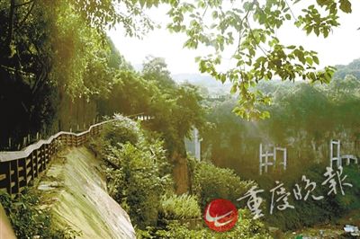 【區縣聯動】【渝中】渝中：17部扶梯相連 這條觀光道 請你走一走 【區縣聯動】渝中：這條觀光道 請你走一走 【行遊巴渝標題摘要】橫跨螺旋式隧道 17部扶梯相連的觀光道 請你走一走