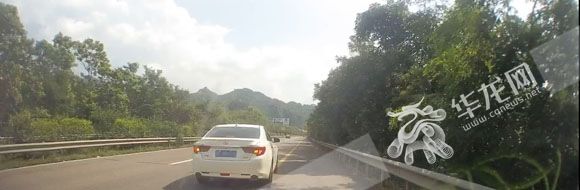 【社會民生】在應急車道停車被發現後 司機"飆演技"