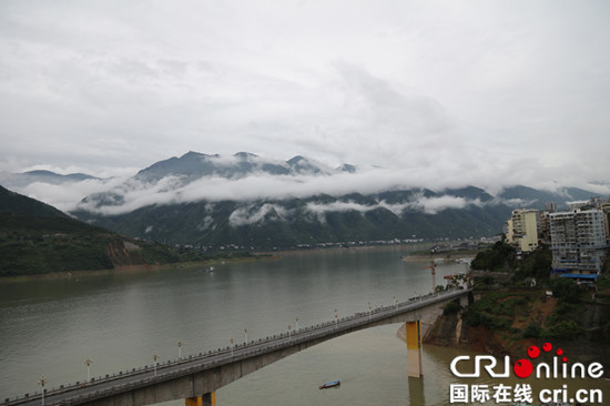 圖片默認標題_fororder_圖1：重慶巫山三峽母子龍雲奇觀   唐探峰攝