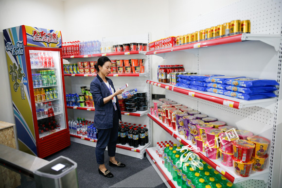 【社會民生】拿了東西就開路 無人便利店現身重慶