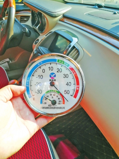 【頭條列表】高溫下的鄭州：戶外設施＞50℃  健身器材遊樂設施無人碰