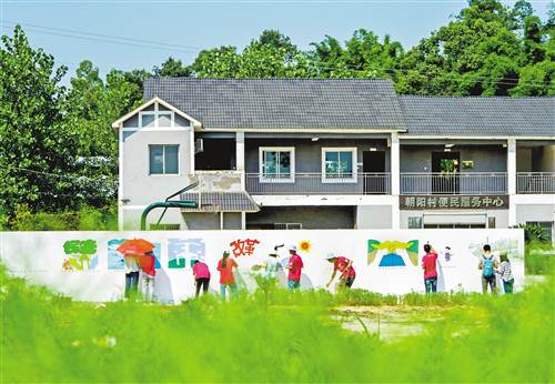 【文化 標題 摘要】川美學生“三下鄉” 繪製基層黨建宣傳墻