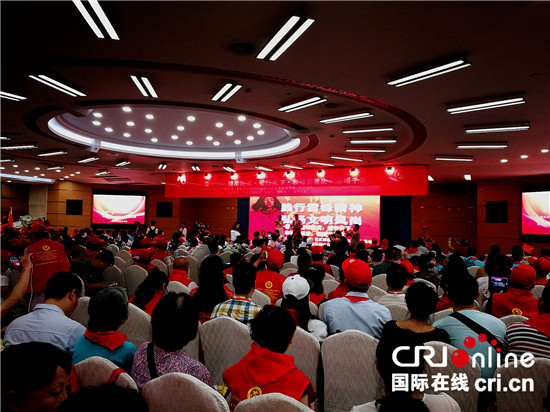 已過審【CRI專稿 圖文】學雷鋒愛行天下 助困扶貧溫暖重慶千萬家