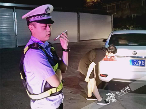 【法制安全】自動洗車裝置刮花新車？機智民警一招試出真假