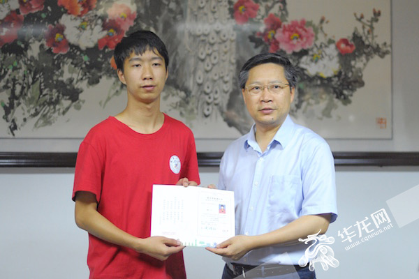 【社會民生 列表】為照顧奶奶他參加了兩次高考