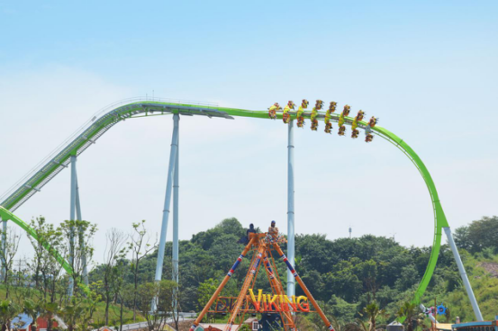 急稿【行遊巴渝 標題摘要】重慶歡樂谷開園迎客，挑戰“渝樂”新體驗