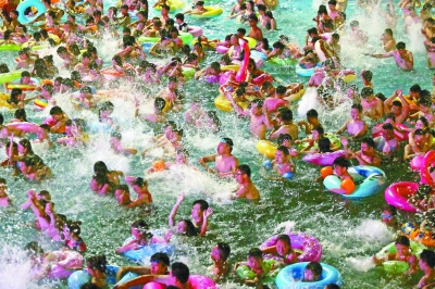 （旅遊圖文）熱浪滾滾帶火“清涼經濟”漂流戲水人如潮