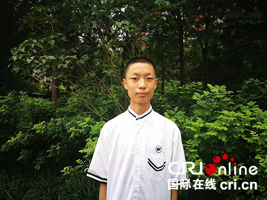 西安中考第一名花落鐵一中  研究型男孩得知成績很意外_fororder_微信圖片_20170721195957