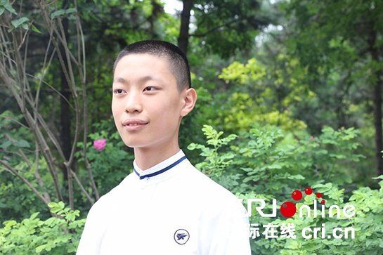 西安中考第一名花落鐵一中  研究型男孩得知成績很意外_fororder_微信圖片_20170721200009