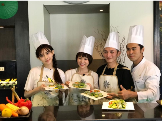 孟子義疑揭秘戀情？王小牙李維嘉同框做菜