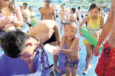 【要聞 列表】重慶市發佈今夏首個高溫中暑預警