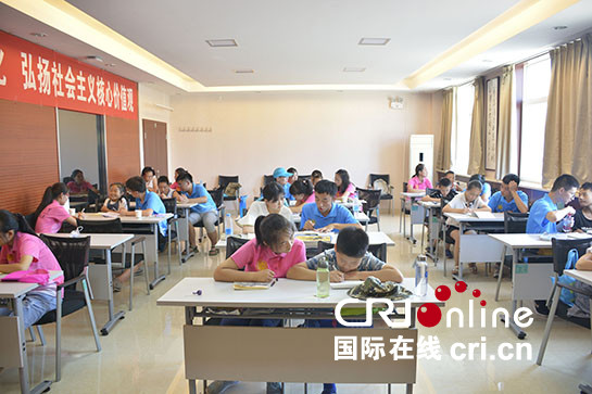 西安工業大學青年志願者深入長慶 關愛留守兒童_fororder__DSC7585