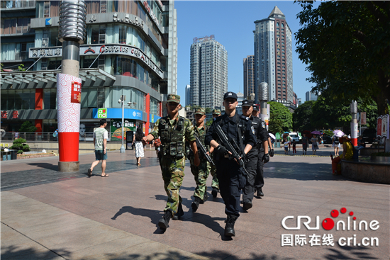 已過審【區縣聯動】【江北】江北民警堅守崗位 衣服汗濕了又曬乾