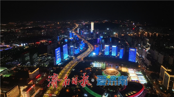 濟南地標建築群燈光秀向“白衣天使”致敬