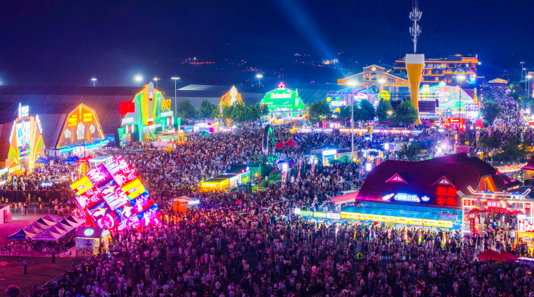 第35屆青島國際啤酒節在青島西海岸新區金沙灘啤酒城開幕_fororder_1