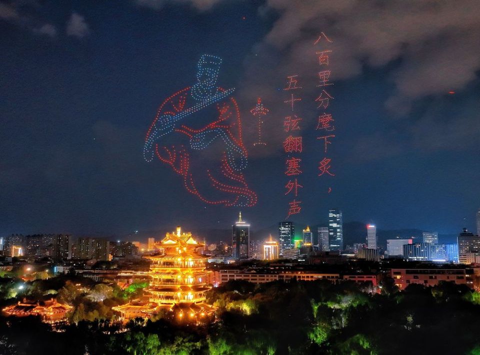 閃耀泉城夜空 “泉染星穹”無人飛機秀驚艷收官