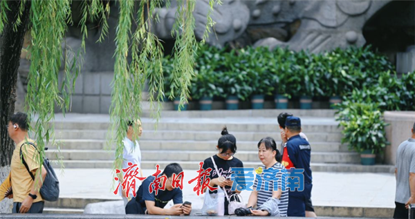 “三伏天”來了 入伏首日遊客濟南泉畔納涼