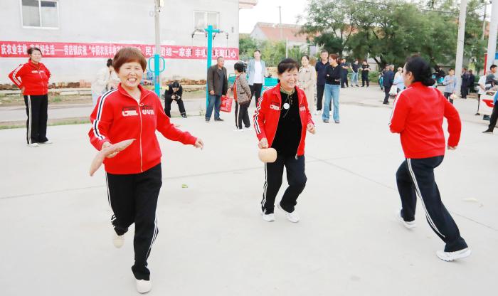 濱州：農民趣味運動會慶豐收