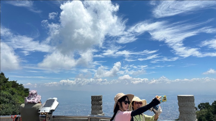 山東泰安：雲作絲，風為引！登泰山“天界漫遊”，把夏日浪漫全打包