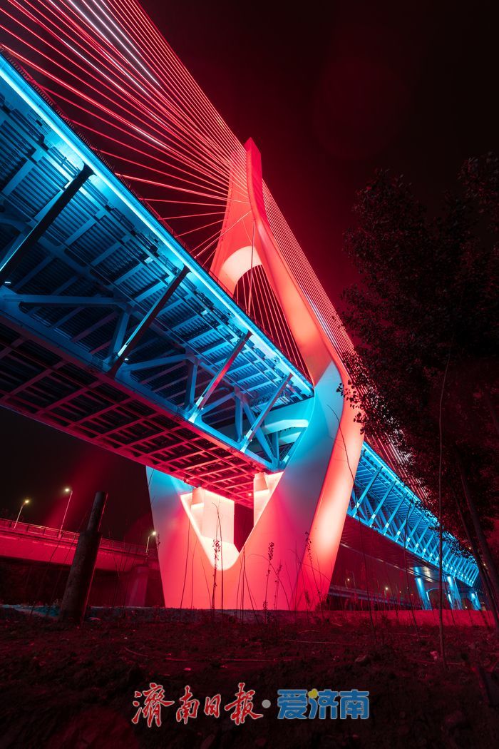 以橋為幕 光影交織 濟南黃河大橋新橋“燈光秀”上線