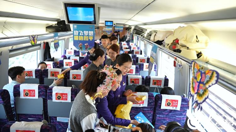 “風箏號”專列啟程！用一列車廂裝下整個濰坊