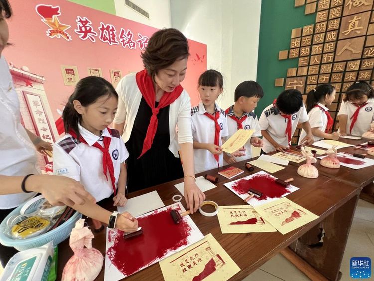 青島舉行“英雄在我心中”烈士紀念日活動