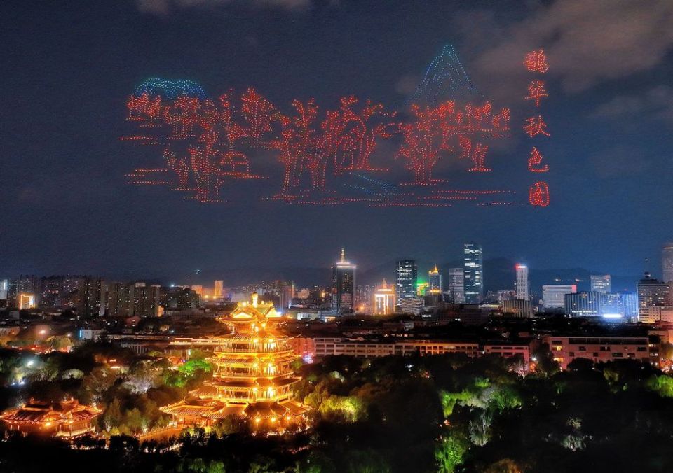 閃耀泉城夜空 “泉染星穹”無人飛機秀驚艷收官