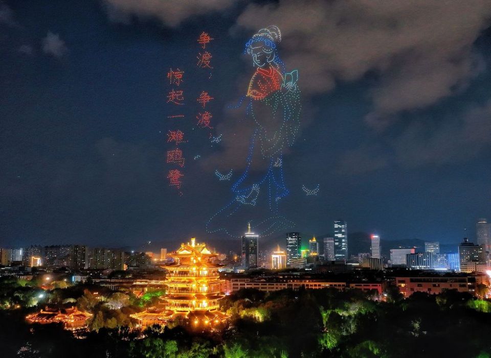 閃耀泉城夜空 “泉染星穹”無人飛機秀驚艷收官