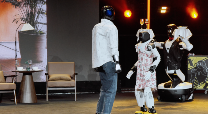 人機共舞,AI拜年!今年的春晚和廟會,被機器人“包場”了?