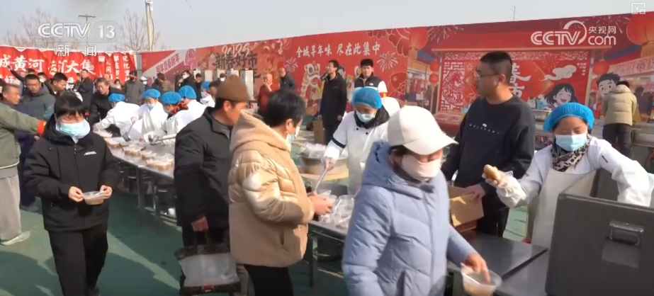 多彩集市透著濃濃年味藏著經濟活力 品質升級助力“年經濟”煥彩煥新