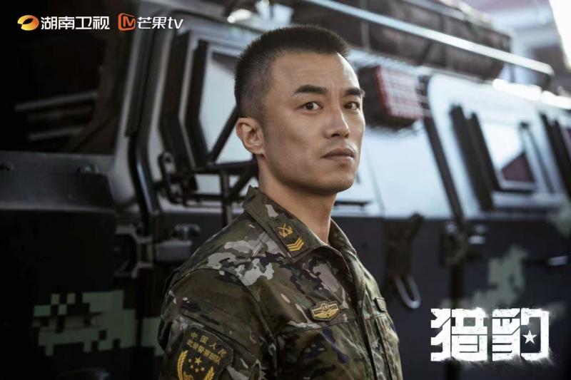 五百導演硬核軍旅劇《獵豹》定檔 null