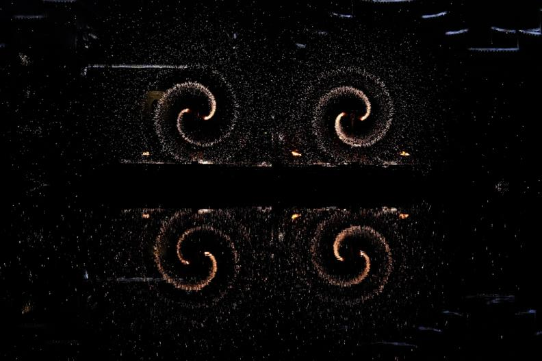 (تسجيل الحضور في الصين 2024) الثقافة التقليدية الصينية في أوج شعبيتها: مشاهير الإنترنت الأجانب في زيارة لبلدة جيو تز القديمة في ثوبها الجديد