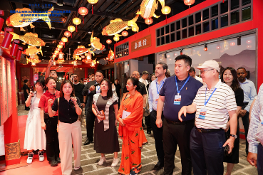 Apprécier deux mille ans d'histoire en un coup d'œil, découvrir la culture traditionnelle chinoise dans une seule ville : les diplomates étrangers découvrent le charme ancien et moderne de Xianyang_fororder_5