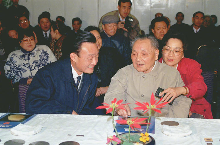 吳邦國同志生平照片