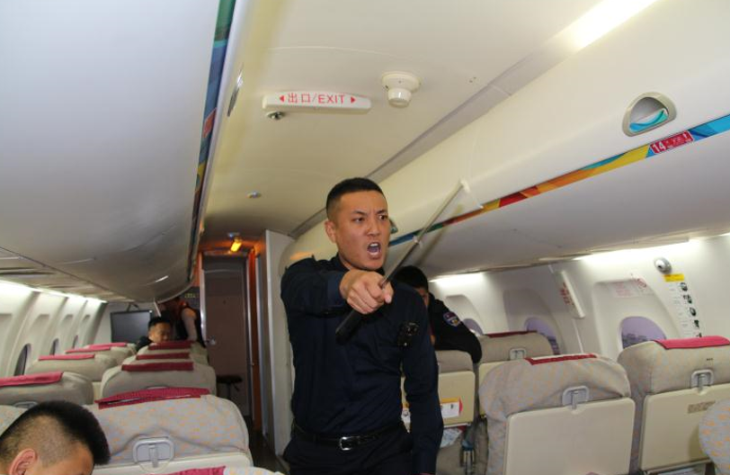 天津航空安全員教員姚堯：修煉技能 踐行傳幫帶 夯實民航安全根基