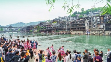 “張崀桂”旅遊圈海外吸粉