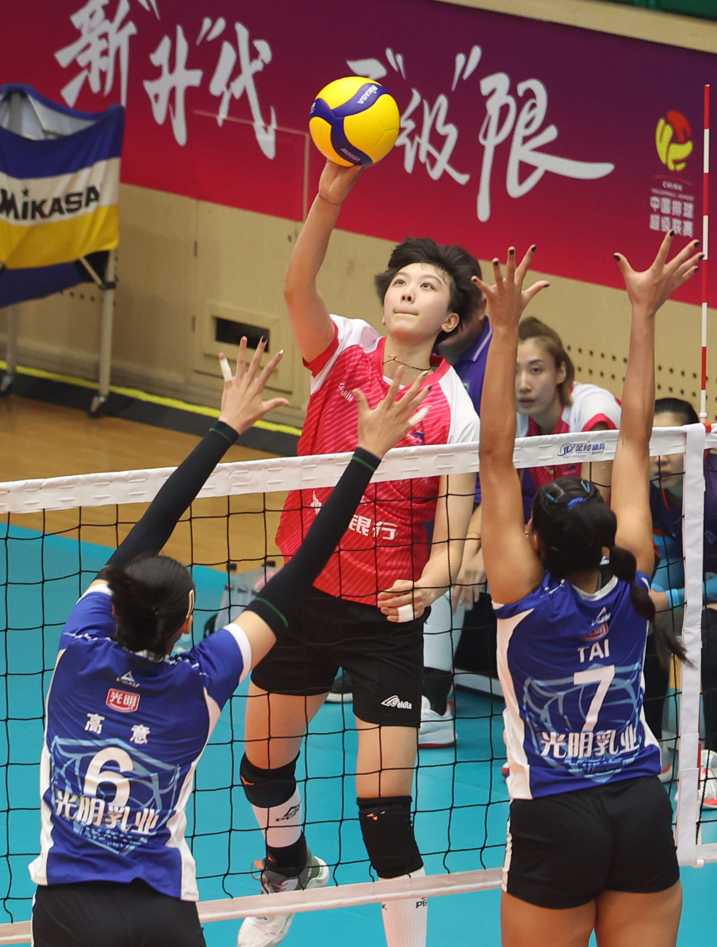 天津渤海銀行女排2-3不敵老牌勁旅上海女排