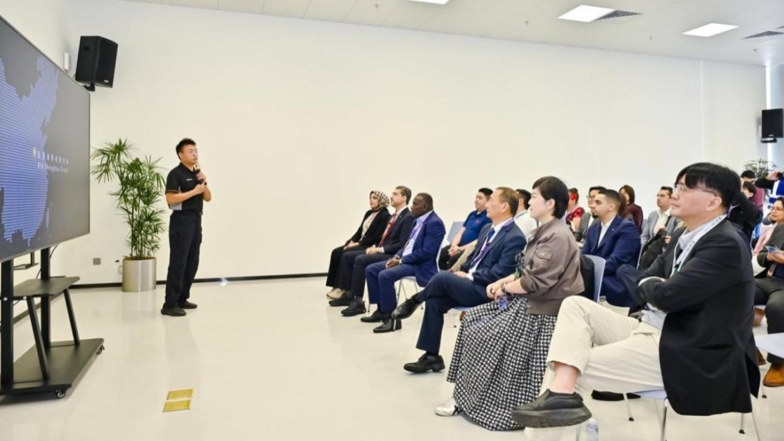 Тур глобальных дипломатов по провинции Хэнань 2025 года «Расшифровка интеллектуального производства Китая, встреча с зеленым будущим» официально стартовал