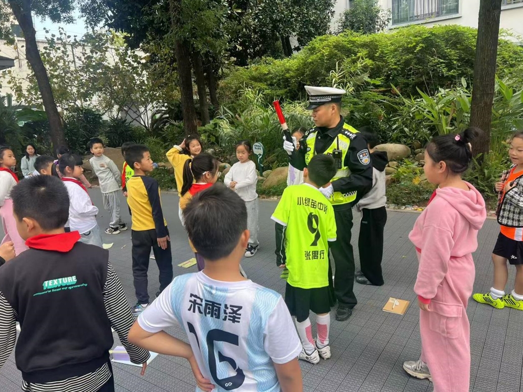 浙江金華：交警走進學校，共築交通安全防線