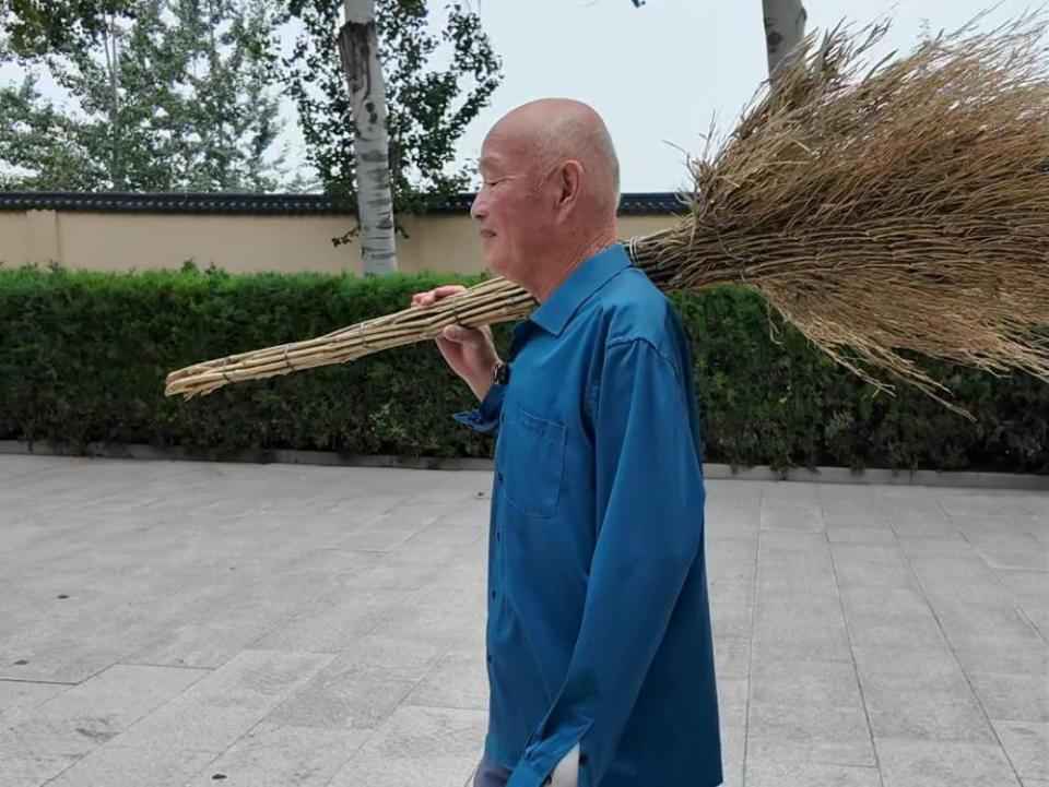 銘記歷史 緬懷先烈｜一生踐一諾 獨臂退伍老兵為烈士守墓四十載