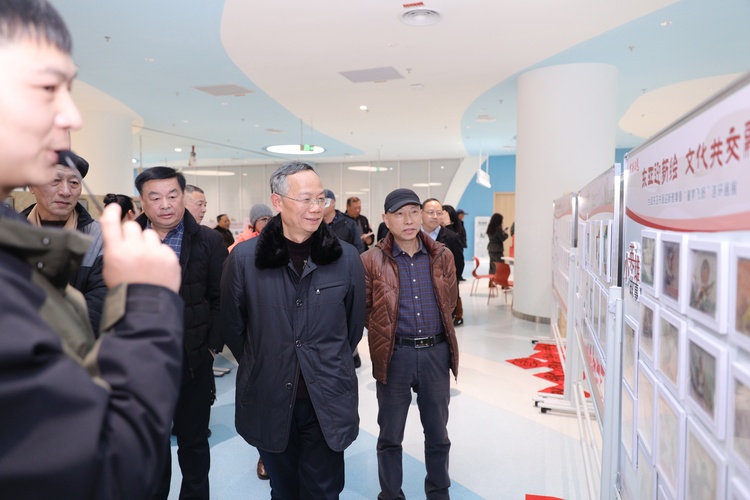 絲路東亞書畫迎新雅集暨 “童夢飛揚”連環畫展在寧波開幕