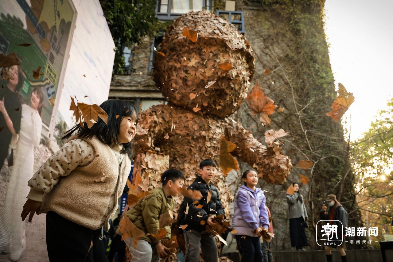 秋葉藝術節浪漫歸來 扮靚杭州南山路