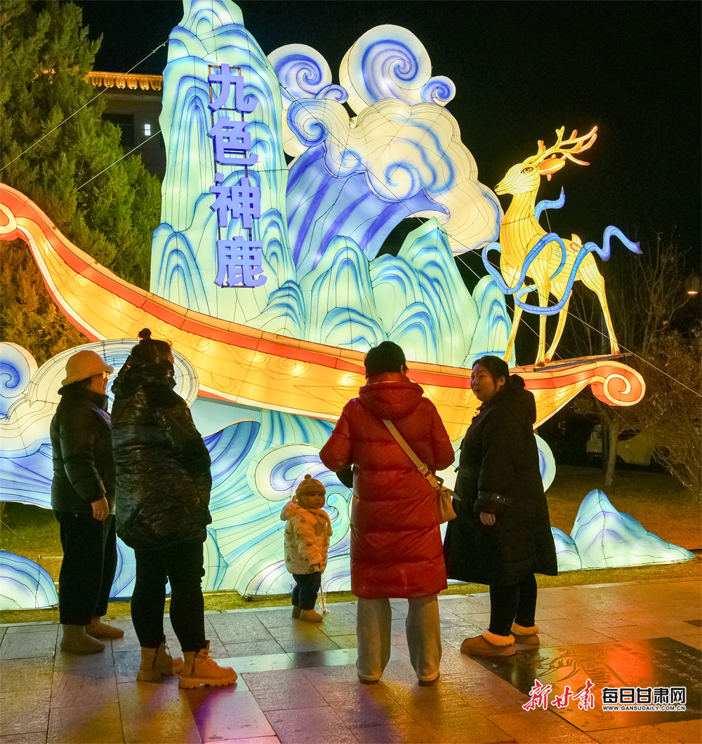 迎春花燈流光溢彩 敦煌年味撲面來